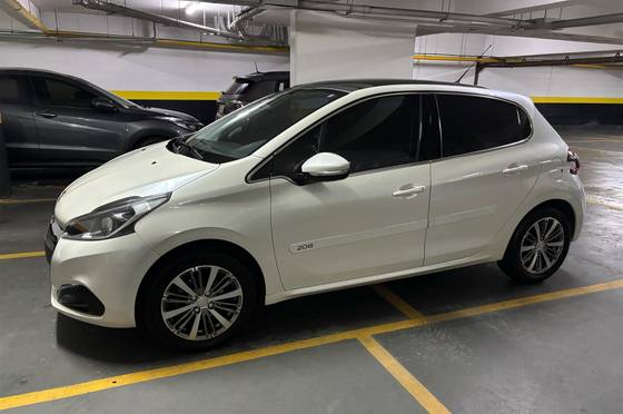 PEUGEOT 208 1.6 GRIFFE 16V FLEX 4P AUTOMÁTICO PEUGEOT 208 1.6 GRIFFE 16V FLEX 4P AUTOMÁTICO